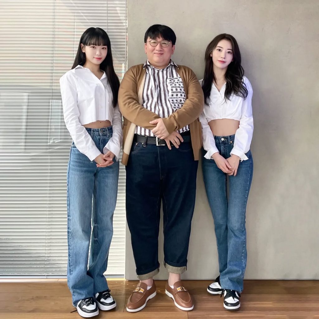 Photo of Bang Si-hyuk with Sa*** and Kim C*** 2
